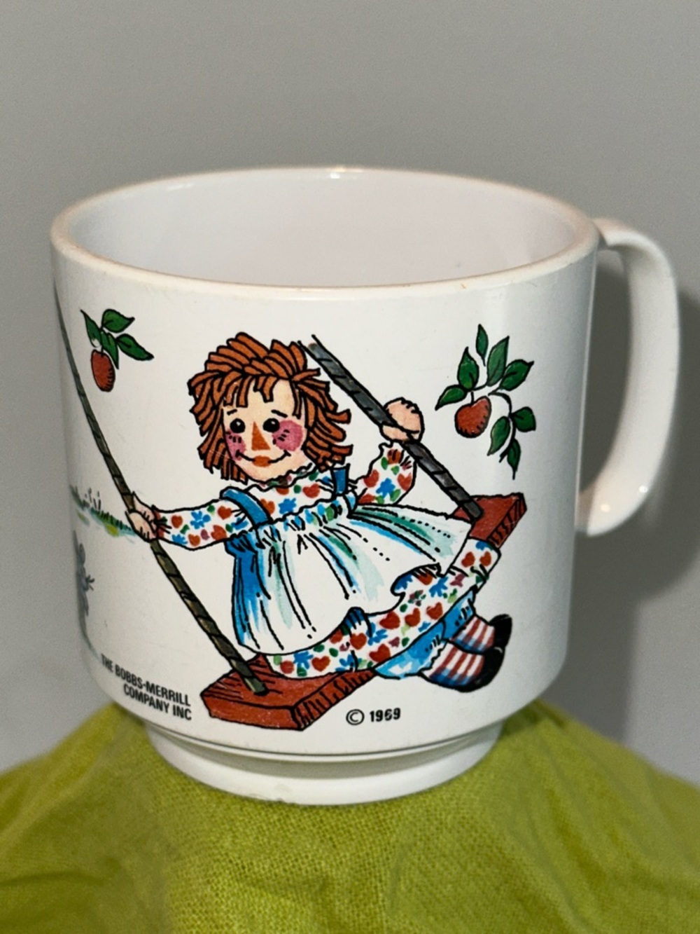 Vintage Raggedy Ann and Andy Mug - White